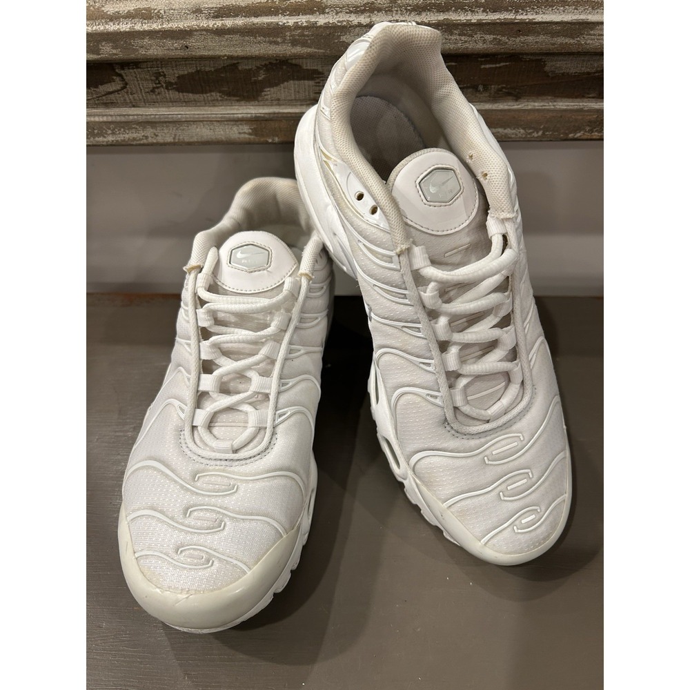 Nike‎ Air Max Plus Boys Size 5YWhite Athletic Running Shoes Sneakers CW7044-100